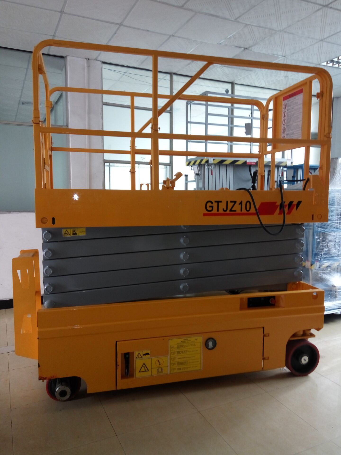 廣州移動式液壓升降機的正確使用方法教程