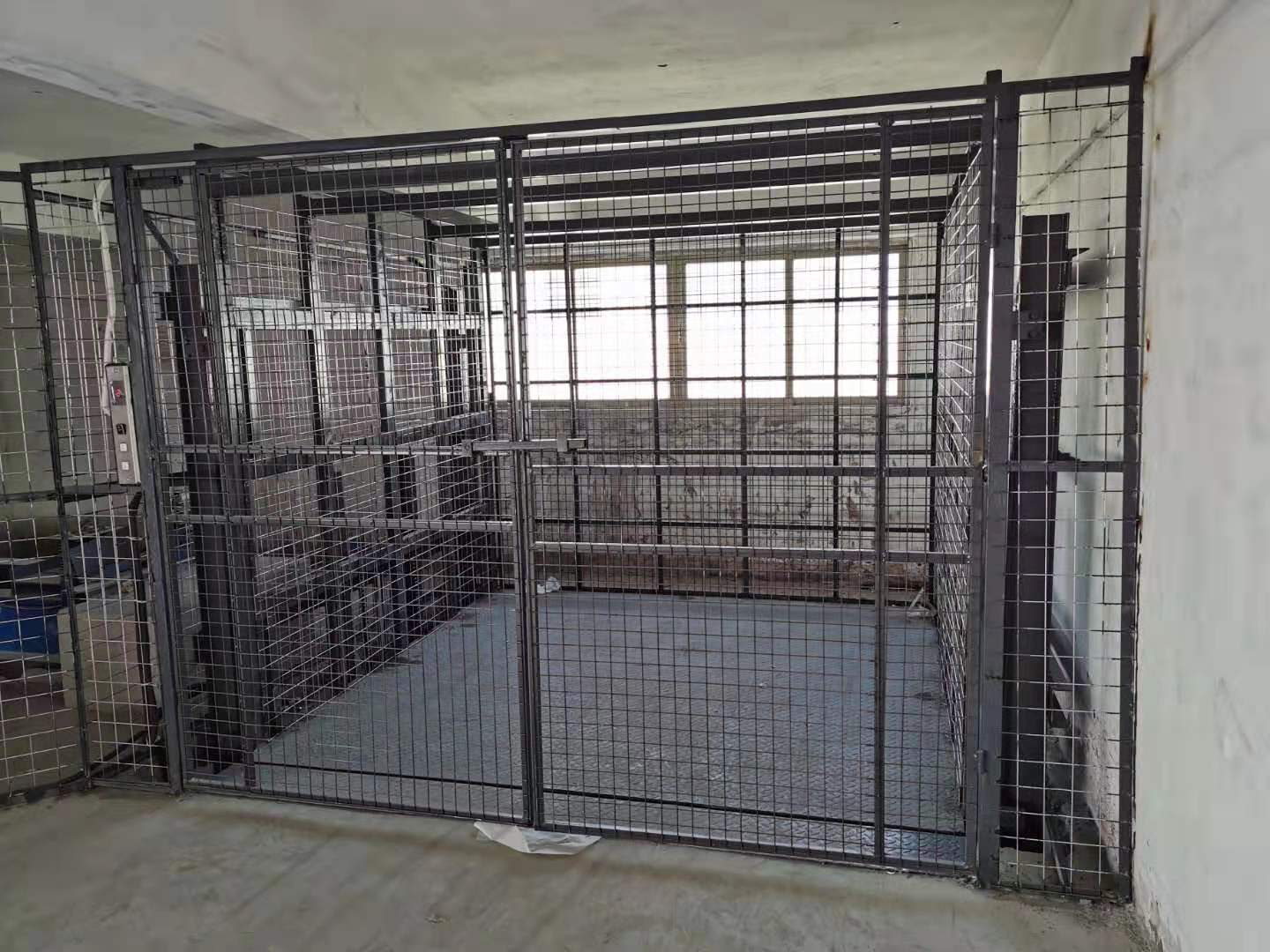 導(dǎo)軌式升降機(jī)