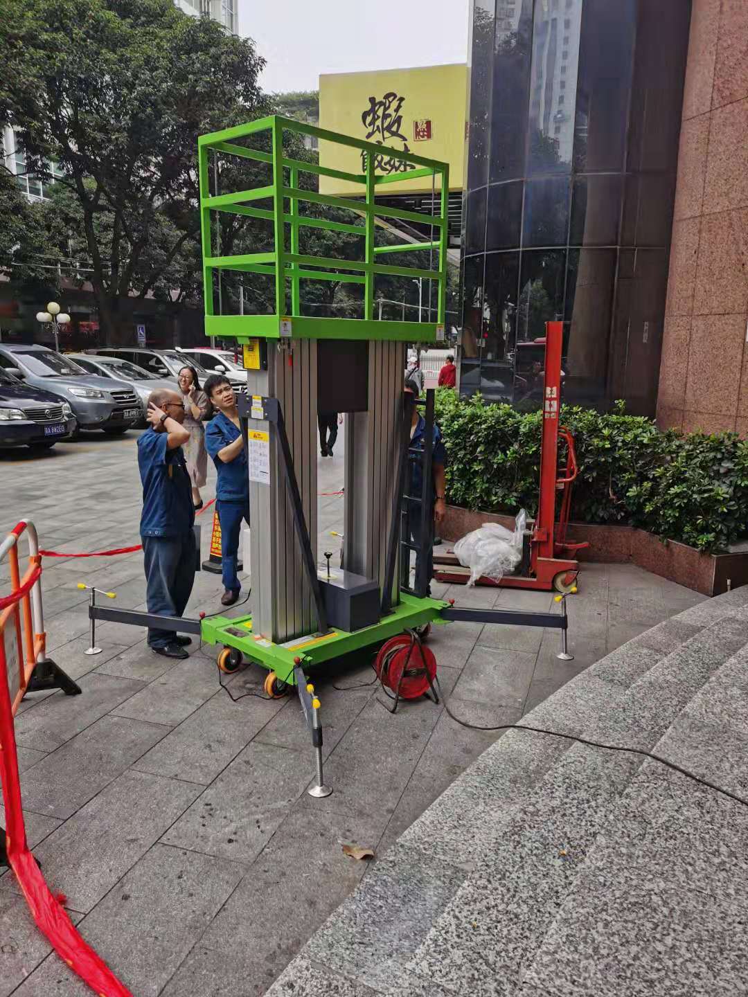 雙柱鋁合金升降機(jī) 雙柱鋁合金升降機(jī)