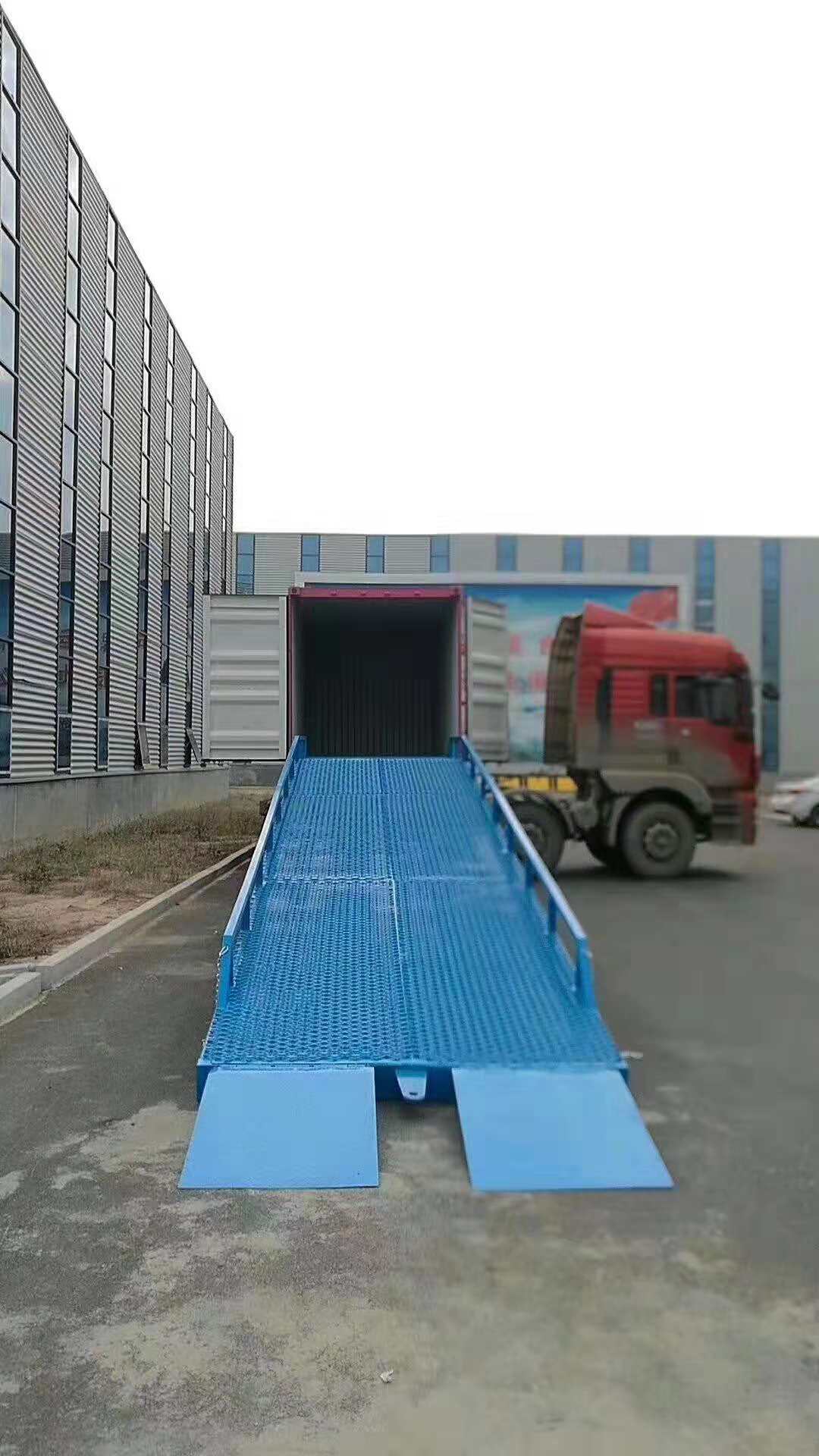 移動(dòng)式登車橋 移動(dòng)式登車橋