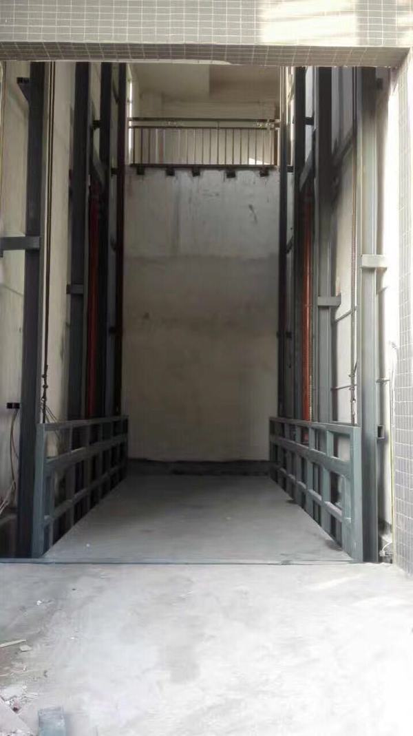 導(dǎo)軌式升降機(jī) 導(dǎo)軌式升降機(jī)