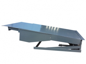 登車橋（固定，移動）