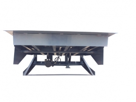 登車橋（固定，移動）