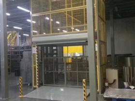 導(dǎo)軌式液壓升降平臺(tái)